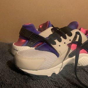 Huarache girls size 5